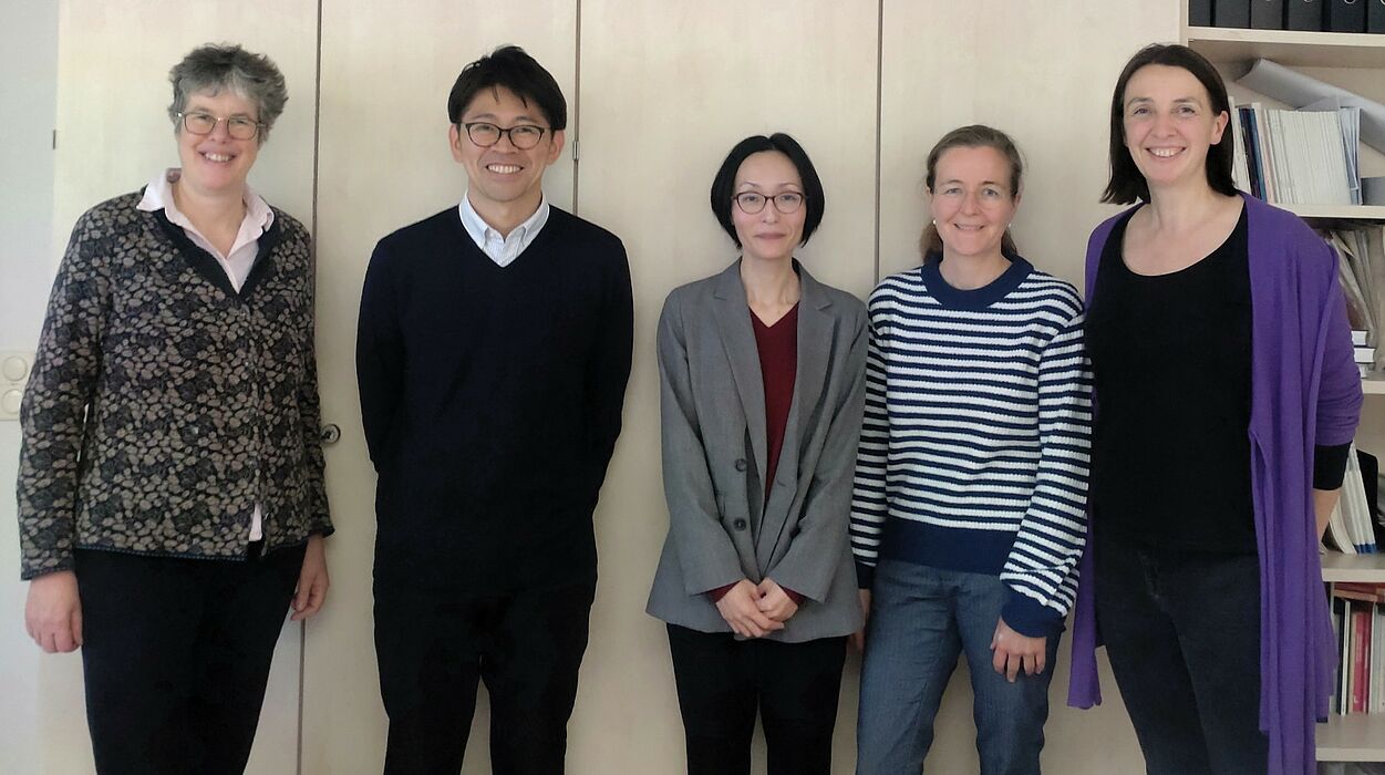 Das Foto zeigt Mitarbeiter*innen des PLAZ und die Wissenschaftler*innen aus Japan